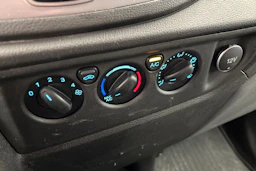 valkoinen Ford Transit 2018 kuva 38.