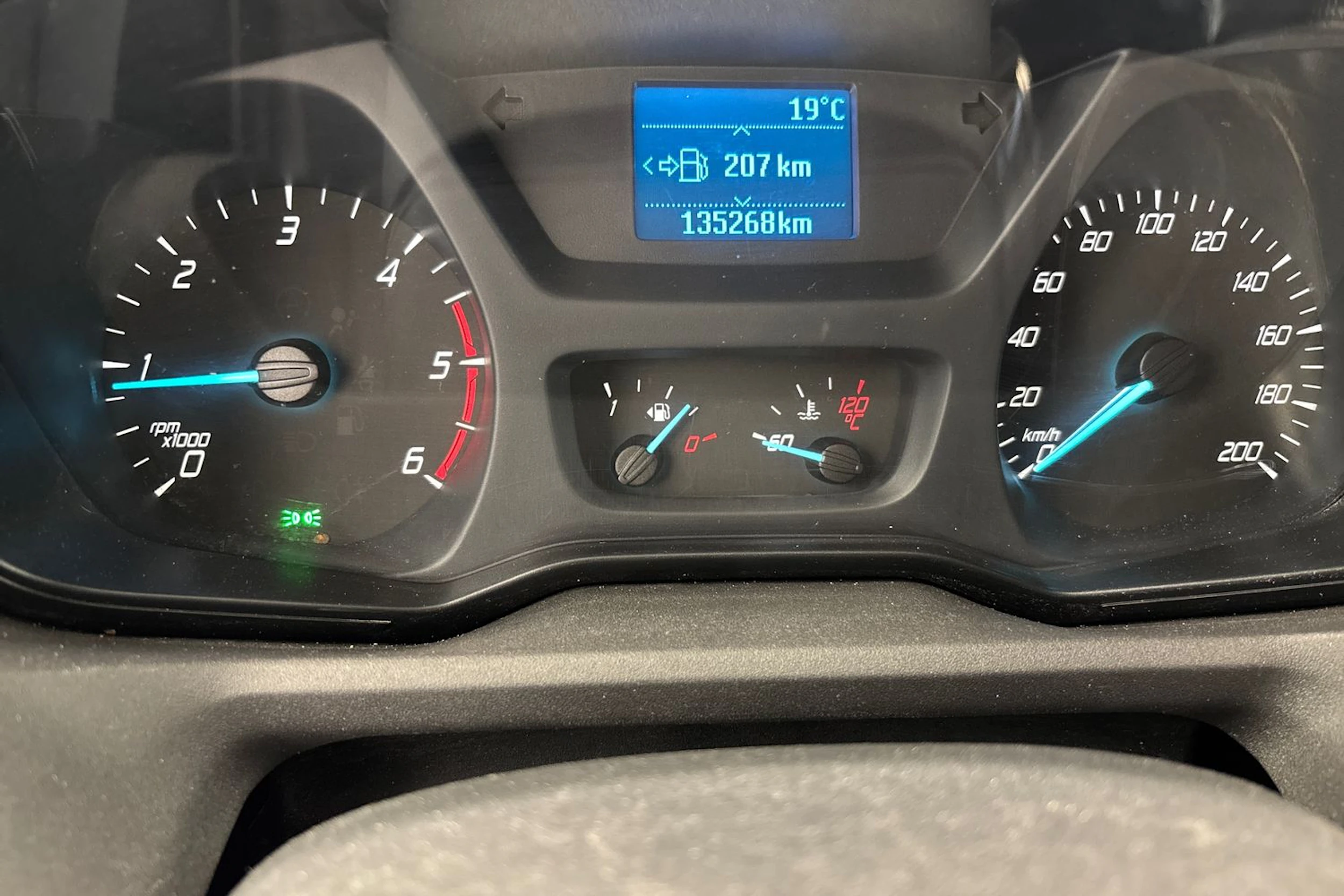 valkoinen Ford Transit 2018 kuva 40.