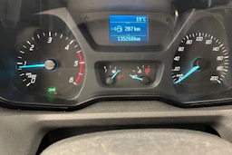 valkoinen Ford Transit 2018 kuva 40.