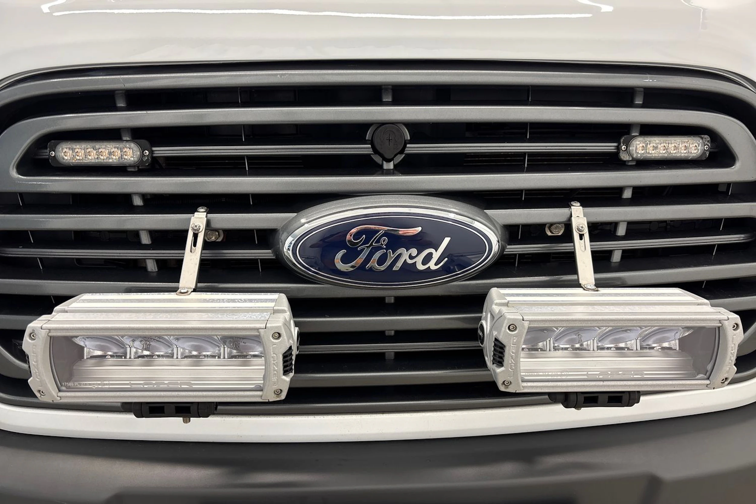 valkoinen Ford Transit 2018 kuva 42.