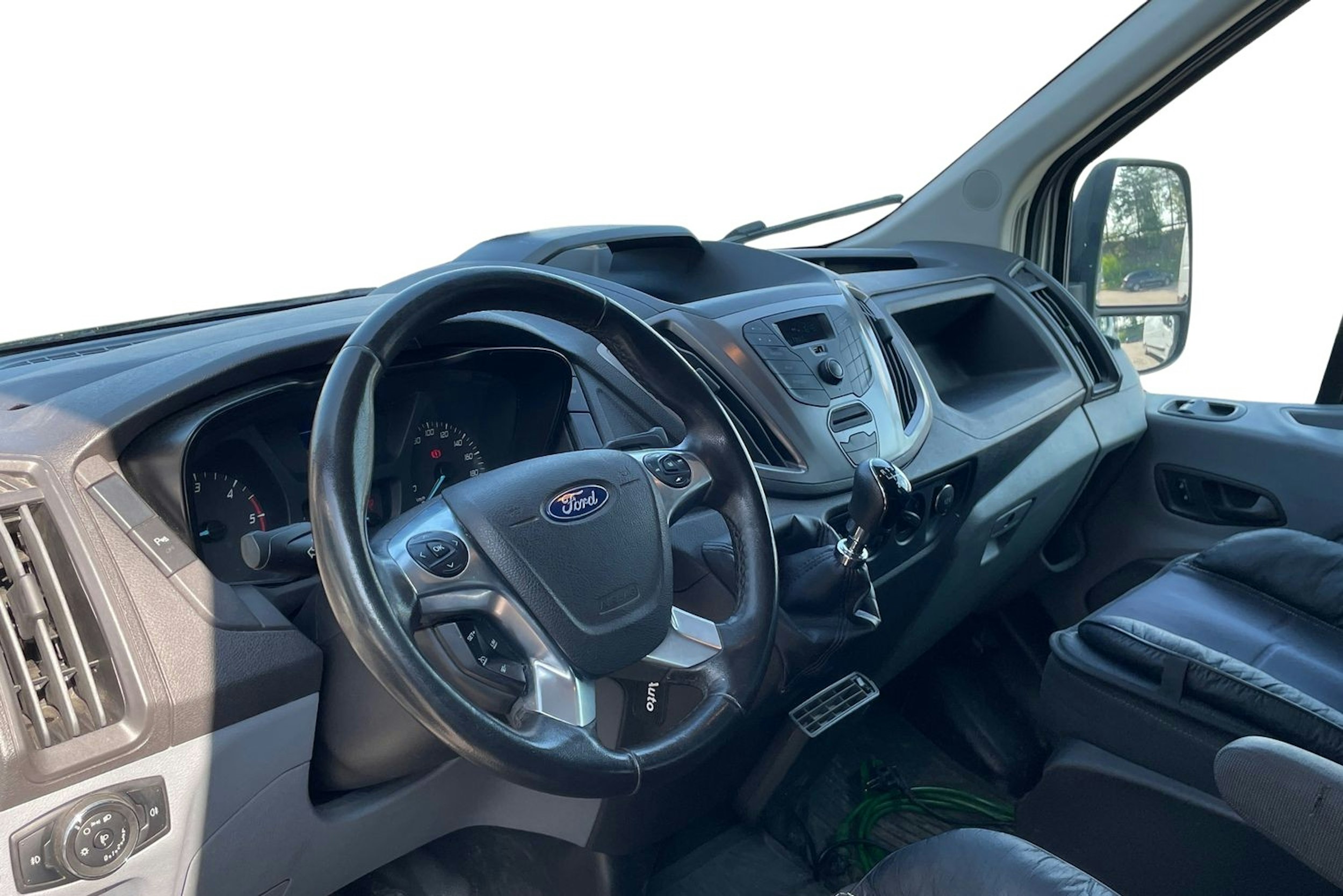 harmaa Ford Transit 2018 kuva 3.