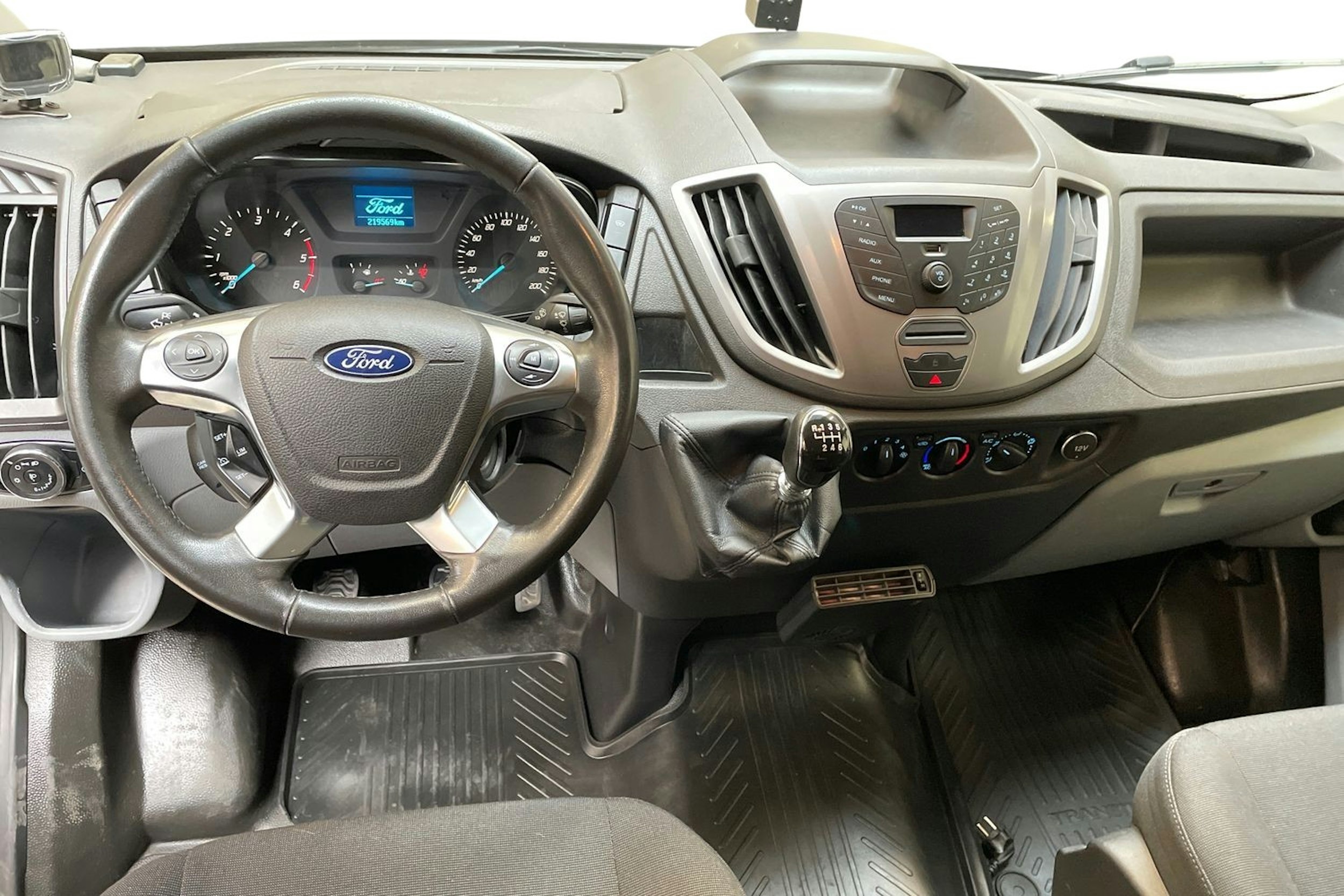 harmaa Ford Transit 2018 kuva 9.