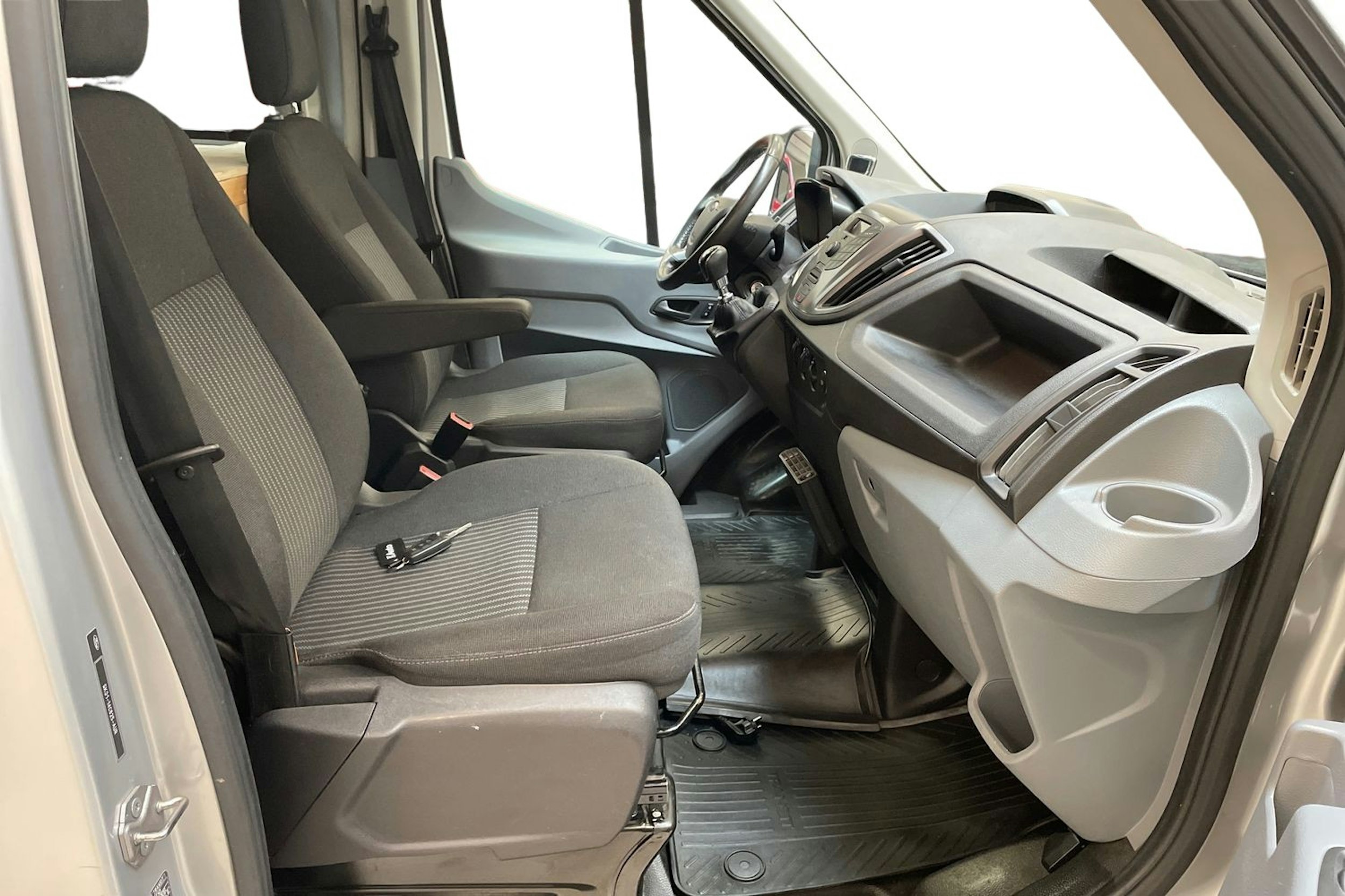harmaa Ford Transit 2018 kuva 10.