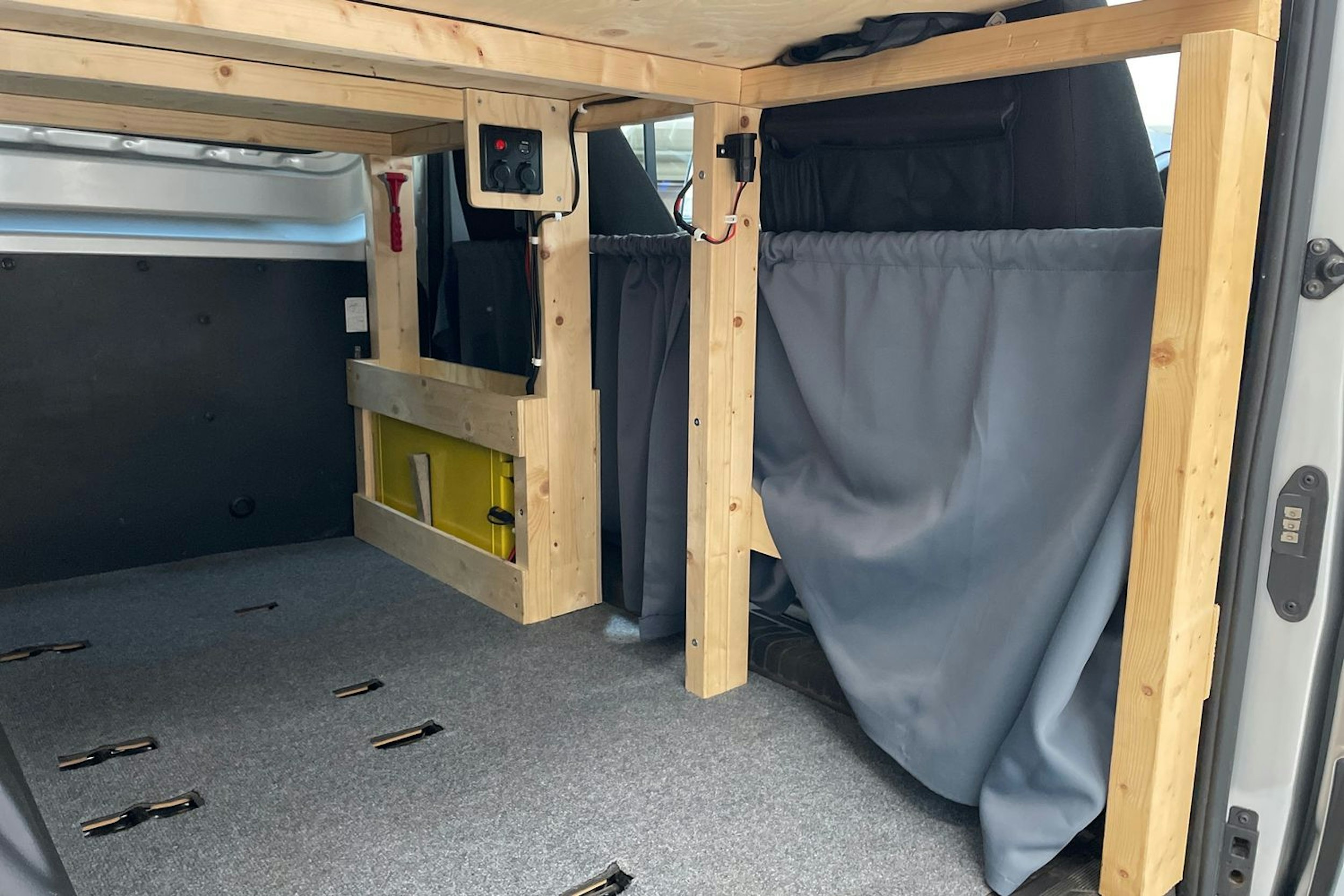 harmaa Ford Transit 2018 kuva 15.