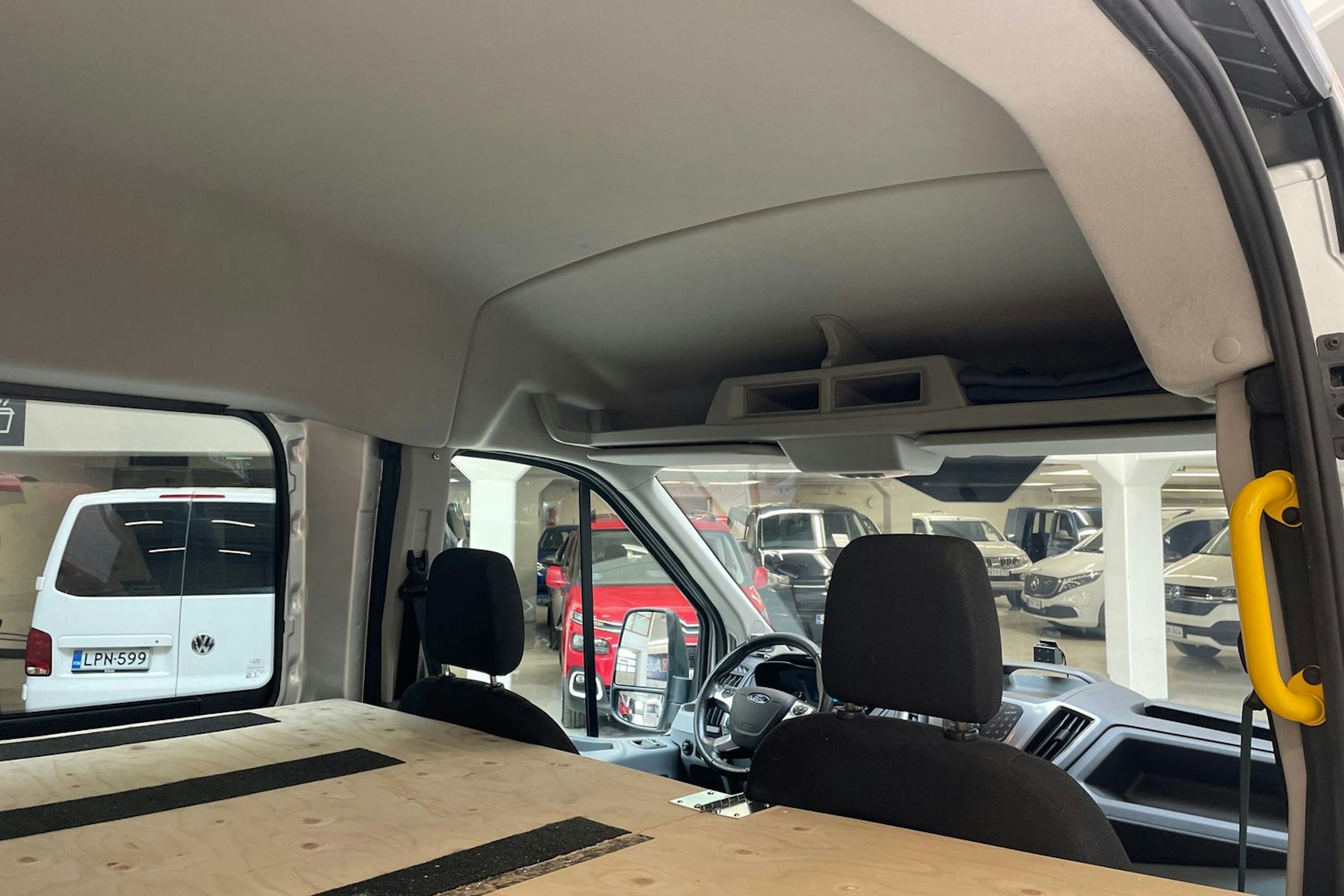 harmaa Ford Transit 2018 kuva 16.