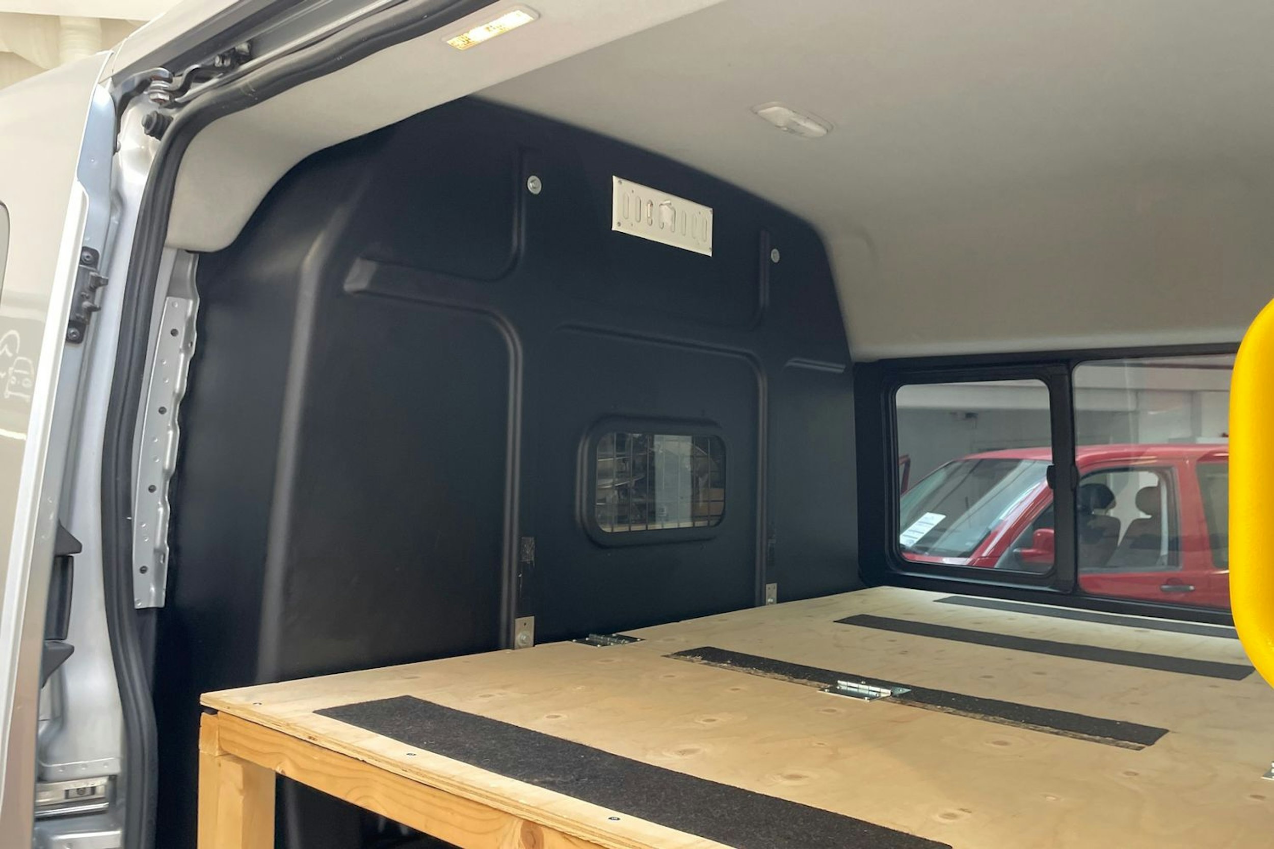 harmaa Ford Transit 2018 kuva 17.