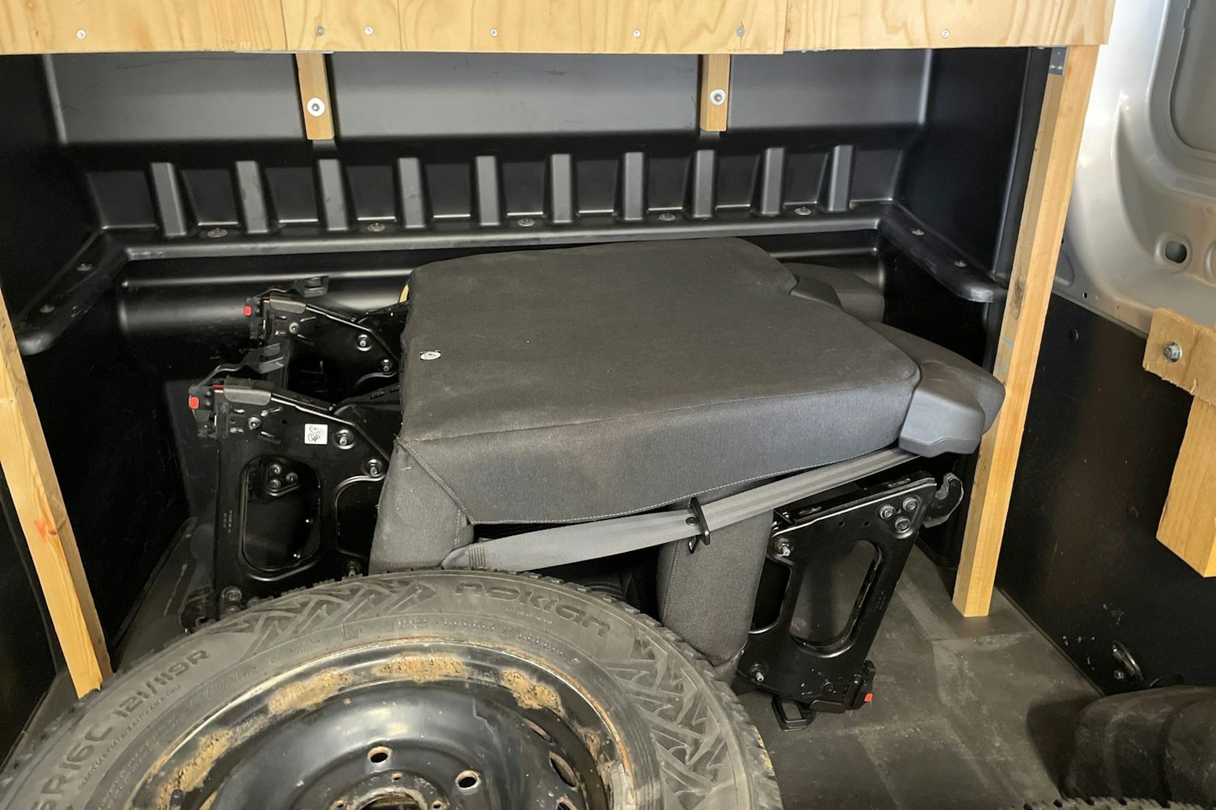 harmaa Ford Transit 2018 kuva 21.