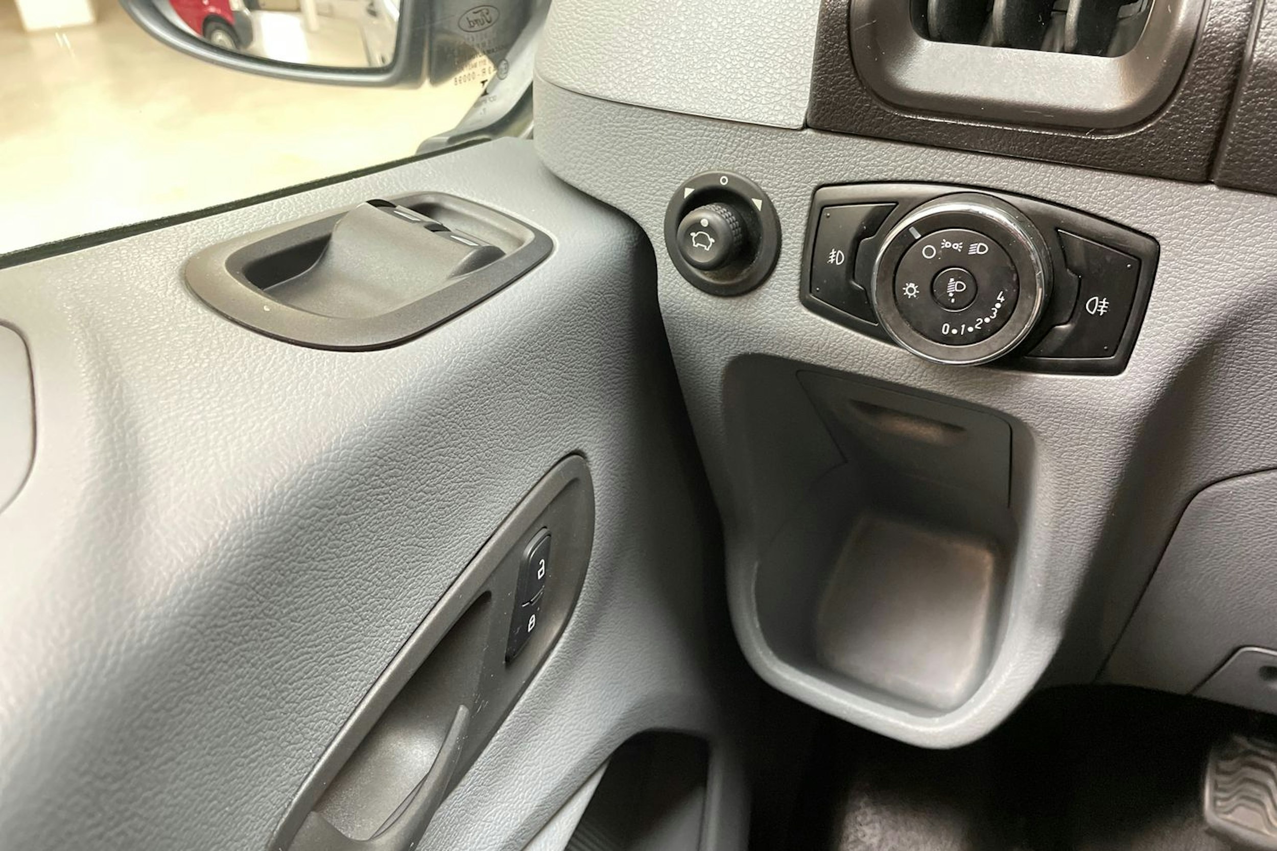 harmaa Ford Transit 2018 kuva 27.