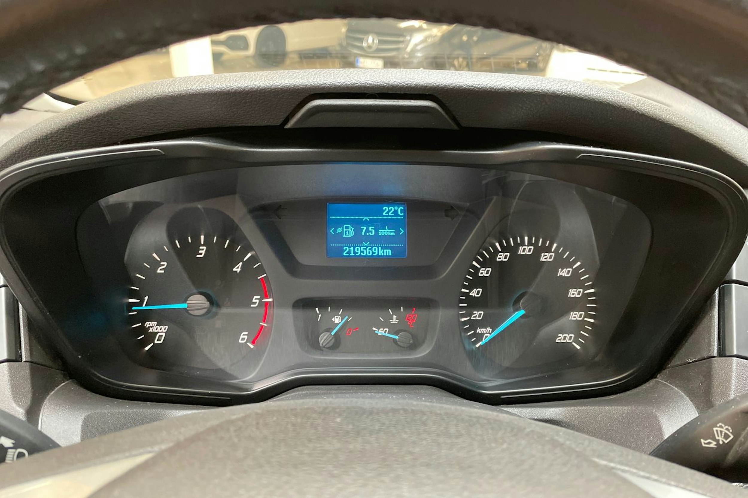 harmaa Ford Transit 2018 kuva 29.