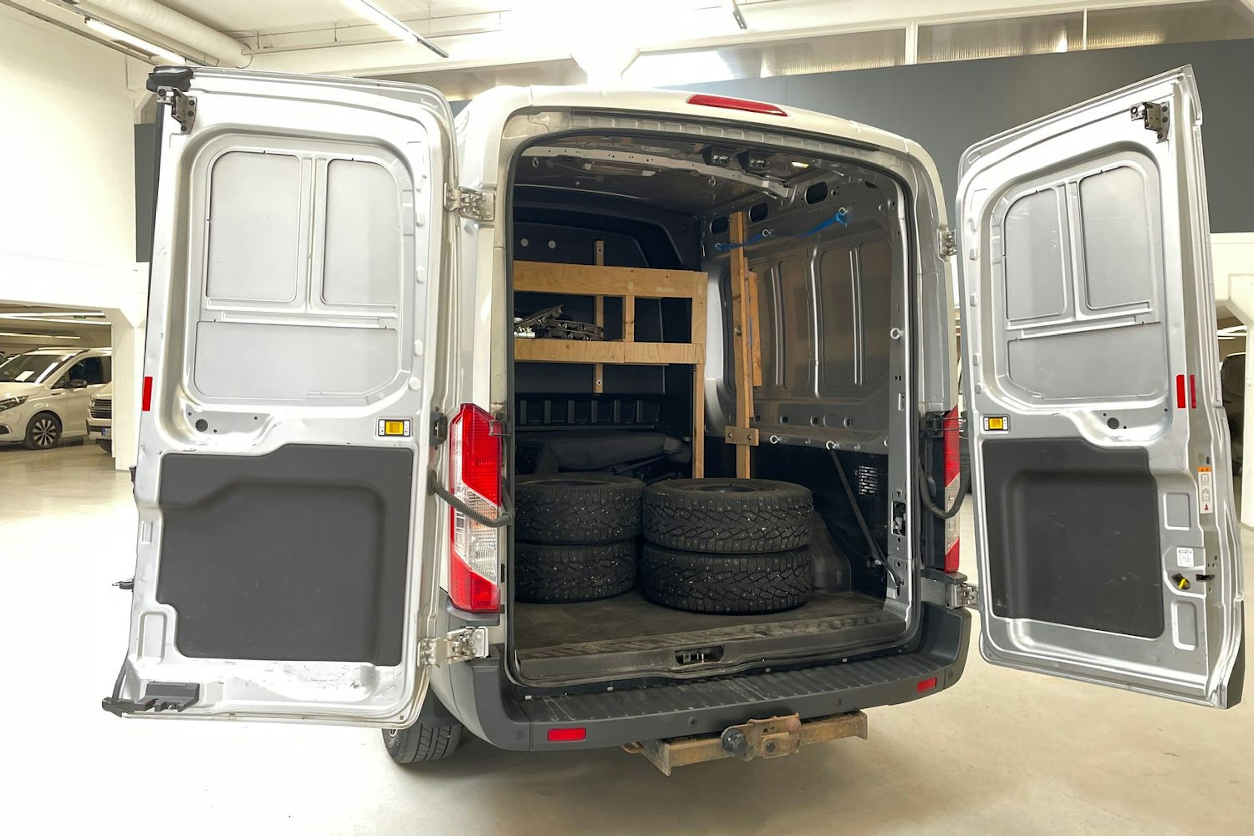harmaa Ford Transit 2018 kuva 33.