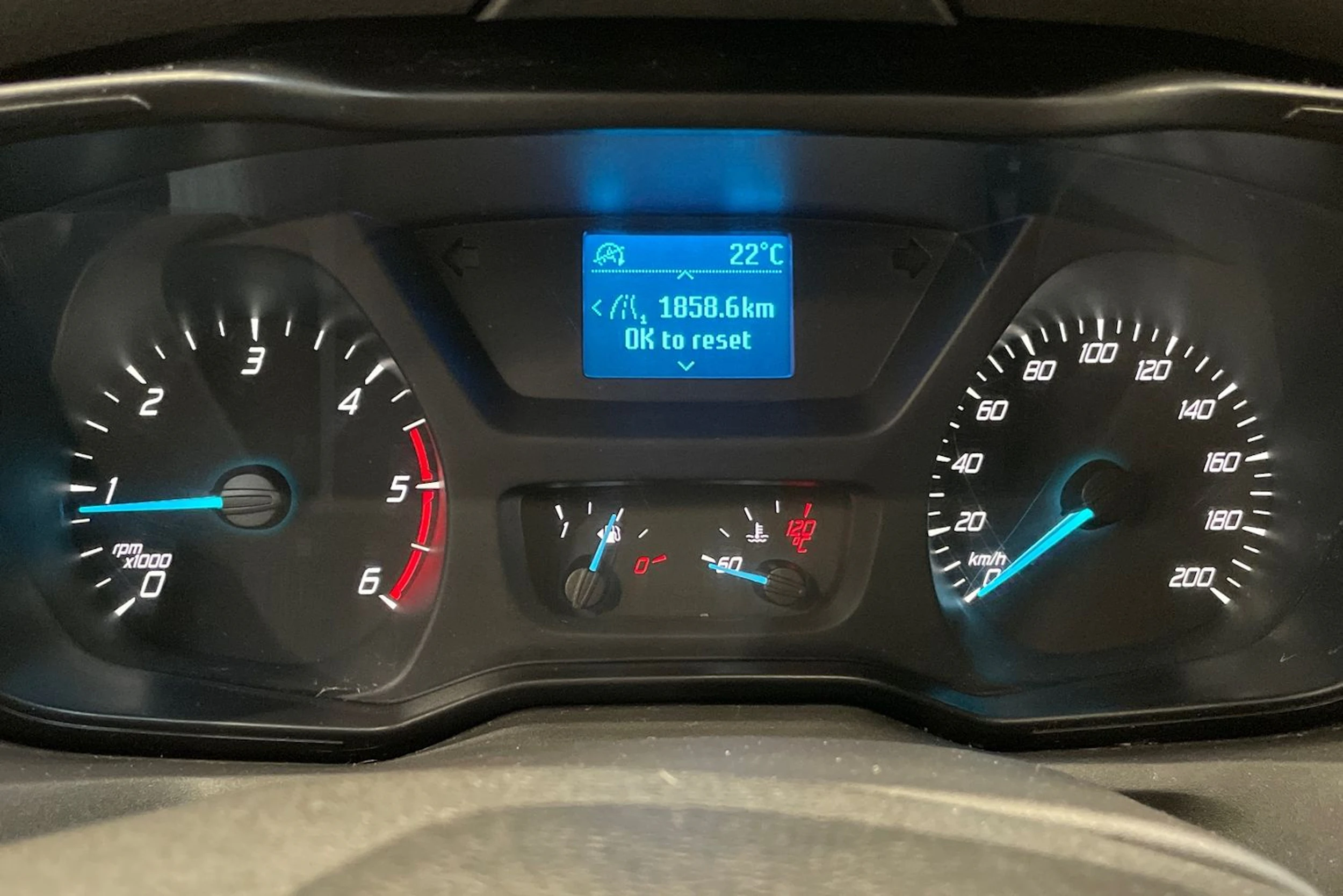 valkoinen Ford Transit 2018 kuva 19.