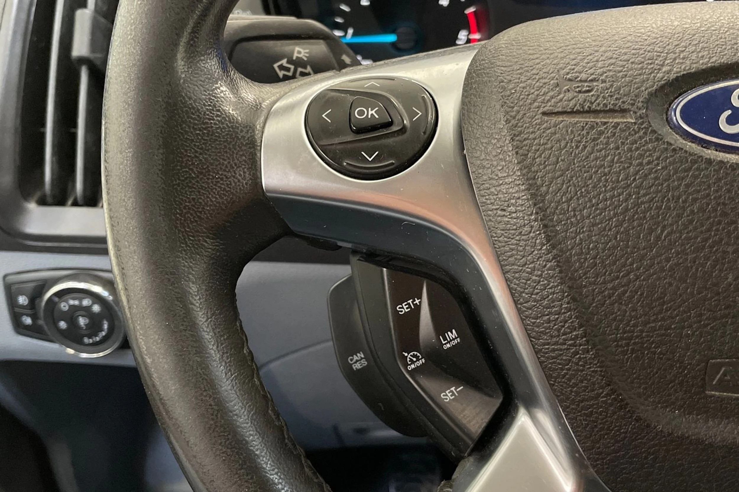 valkoinen Ford Transit 2018 kuva 20.