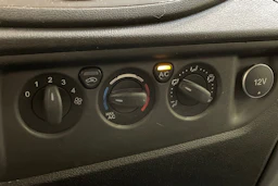 valkoinen Ford Transit 2018 kuva 22.