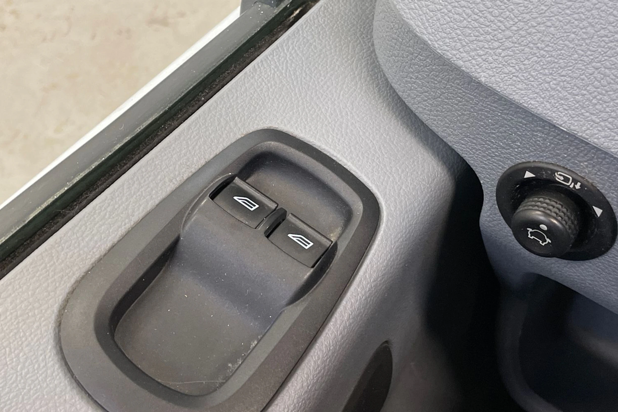 valkoinen Ford Transit 2018 kuva 24.
