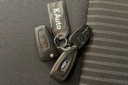 valkoinen Ford Transit 2018 kuva 25.