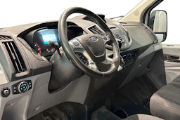 valkoinen Ford Transit 2018 kuva 8.