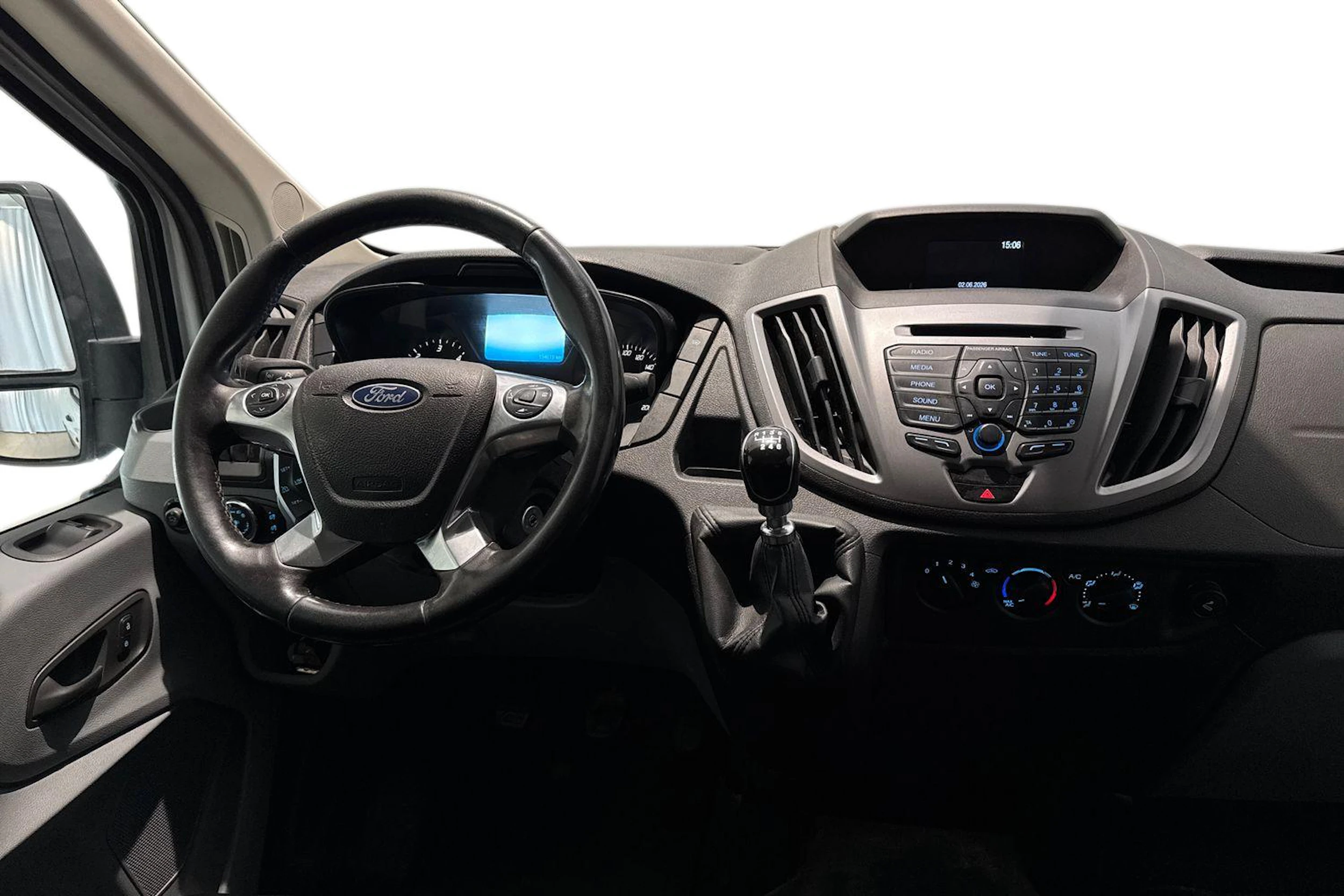 valkoinen Ford Transit 2018 kuva 9.