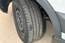 valkoinen Ford Transit 2018 kuva 12.