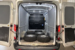 valkoinen Ford Transit 2018 kuva 15.