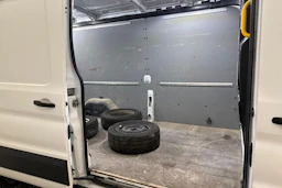 valkoinen Ford Transit 2018 kuva 16.