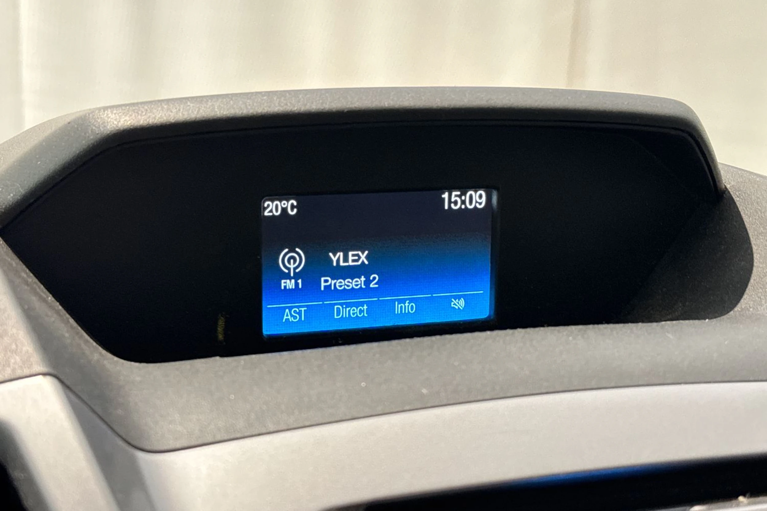 valkoinen Ford Transit 2018 kuva 21.