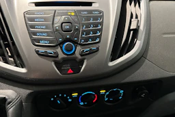 valkoinen Ford Transit 2018 kuva 22.