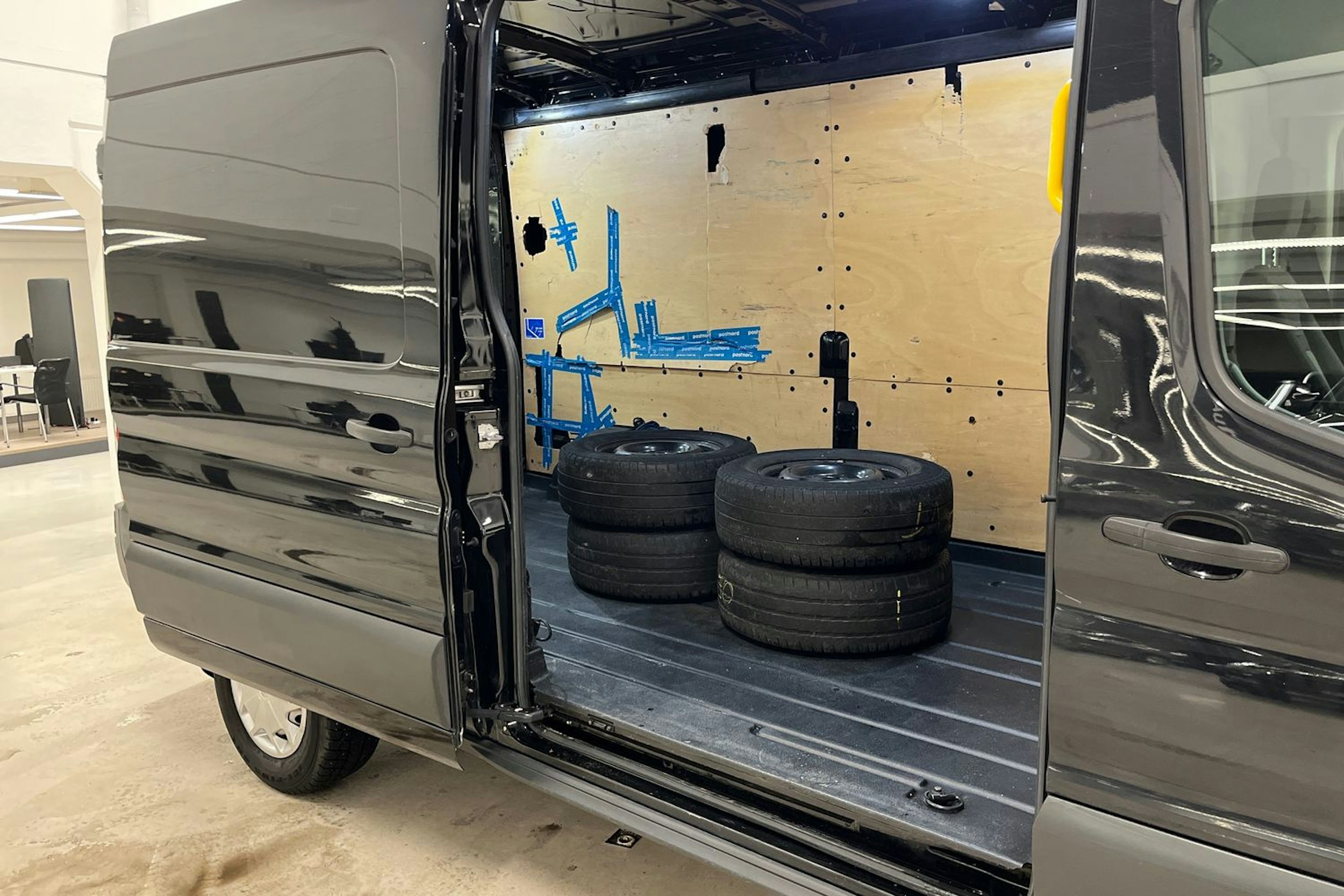 musta Ford Transit 2018 kuva 10.