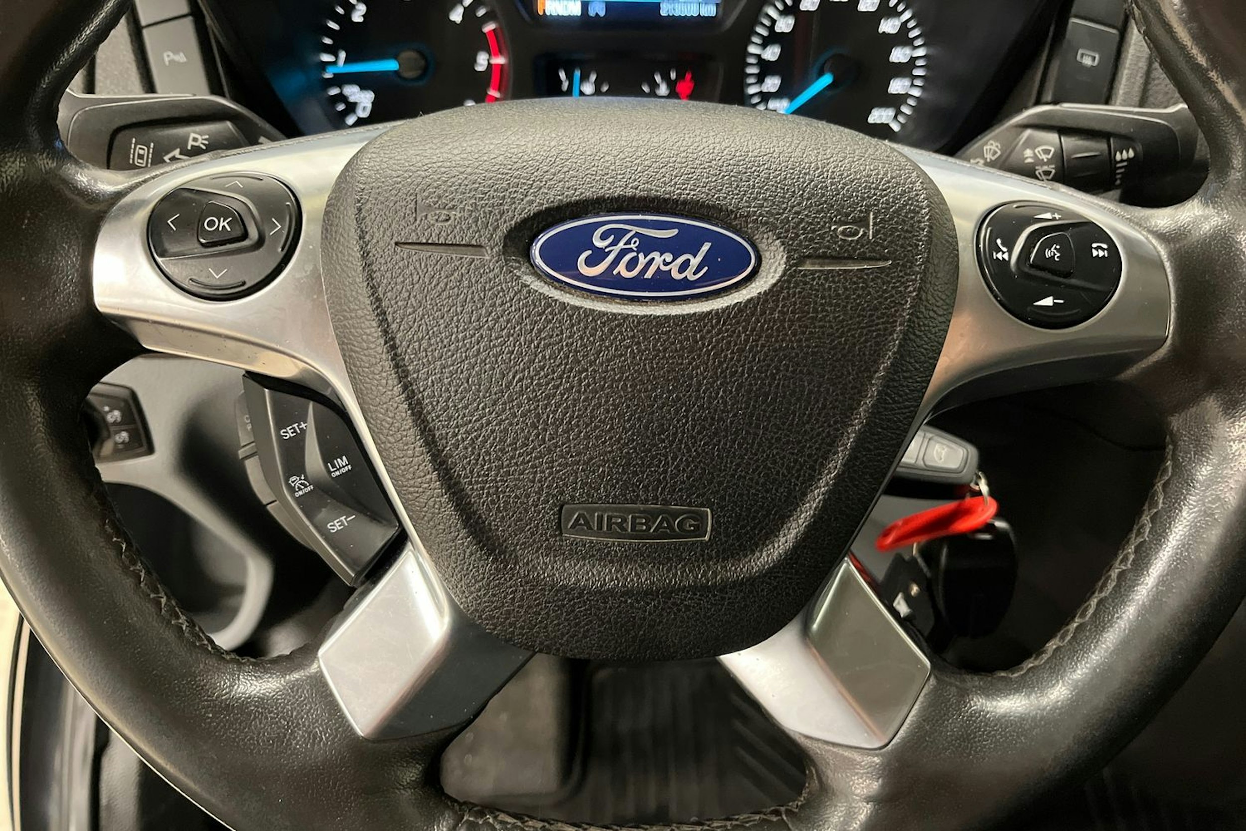 musta Ford Transit 2018 kuva 13.