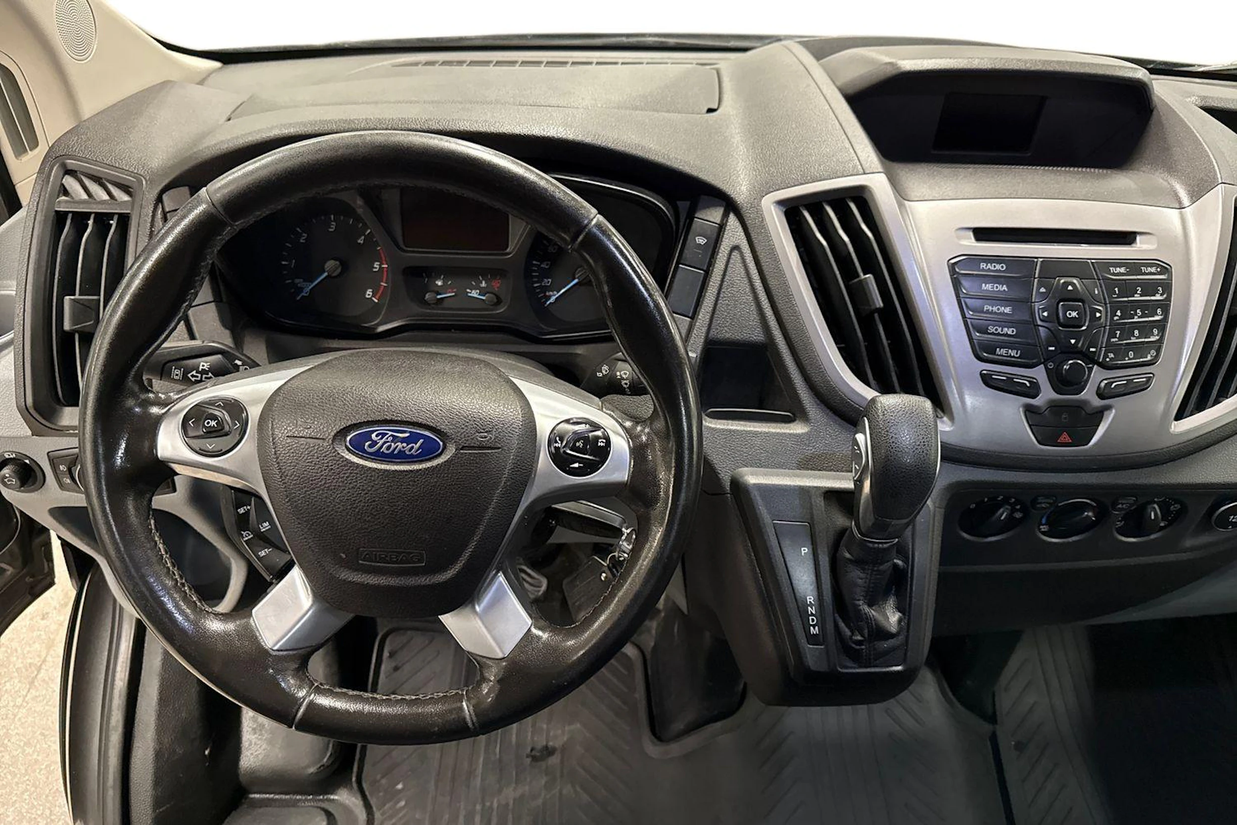 Harmaa Ford TRANSIT 2018 kuva 9.