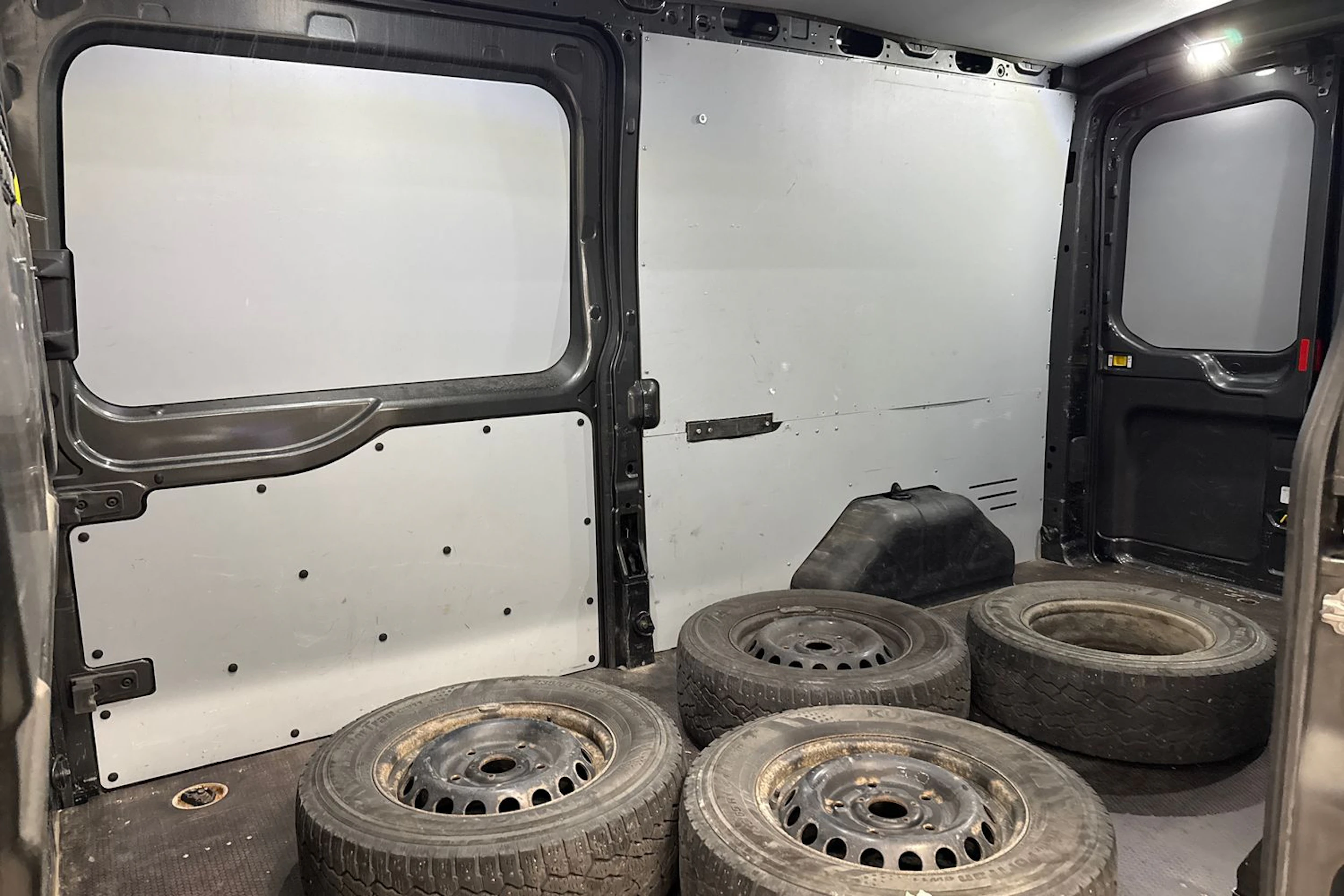 Harmaa Ford TRANSIT 2018 kuva 15.
