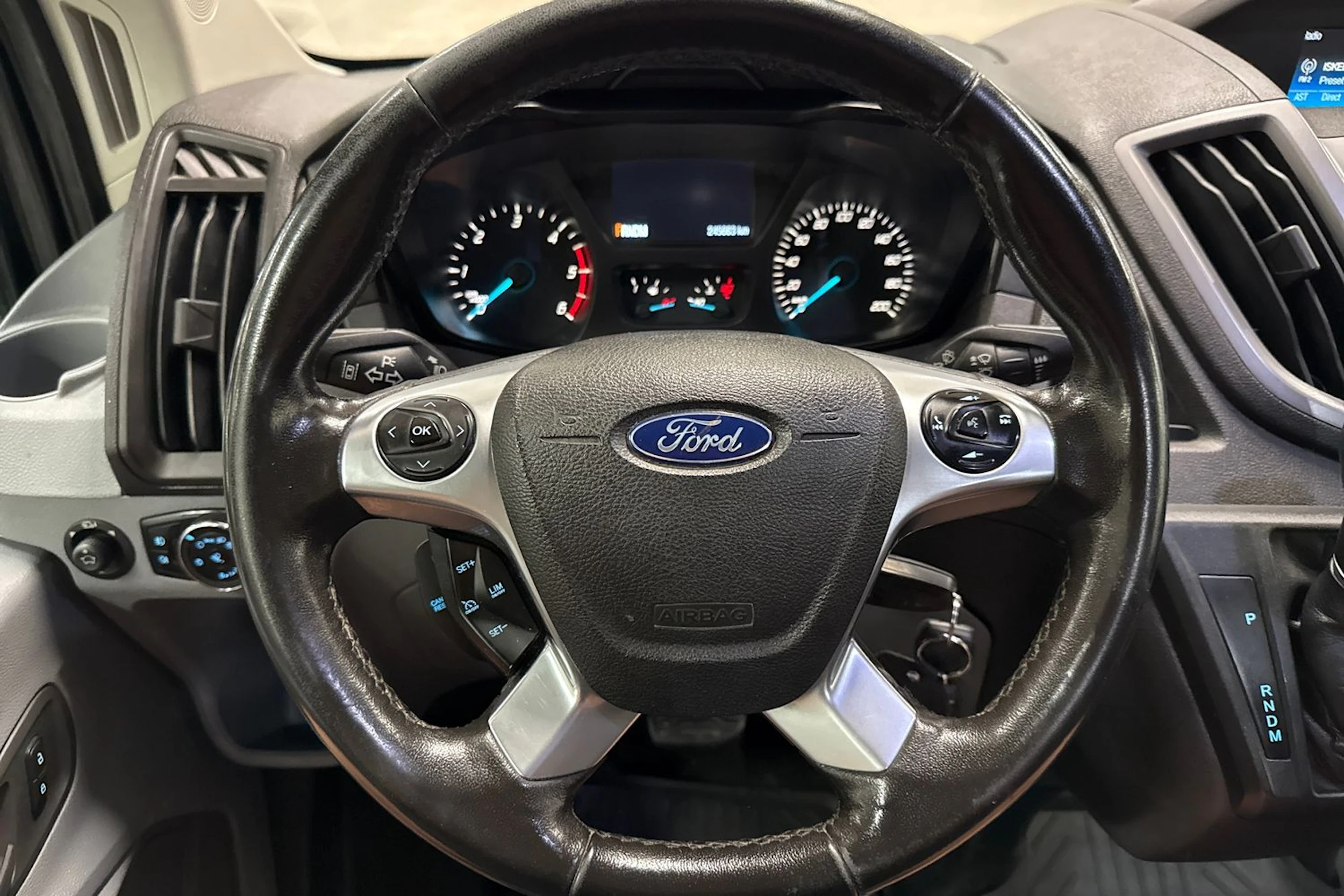 Harmaa Ford TRANSIT 2018 kuva 17.