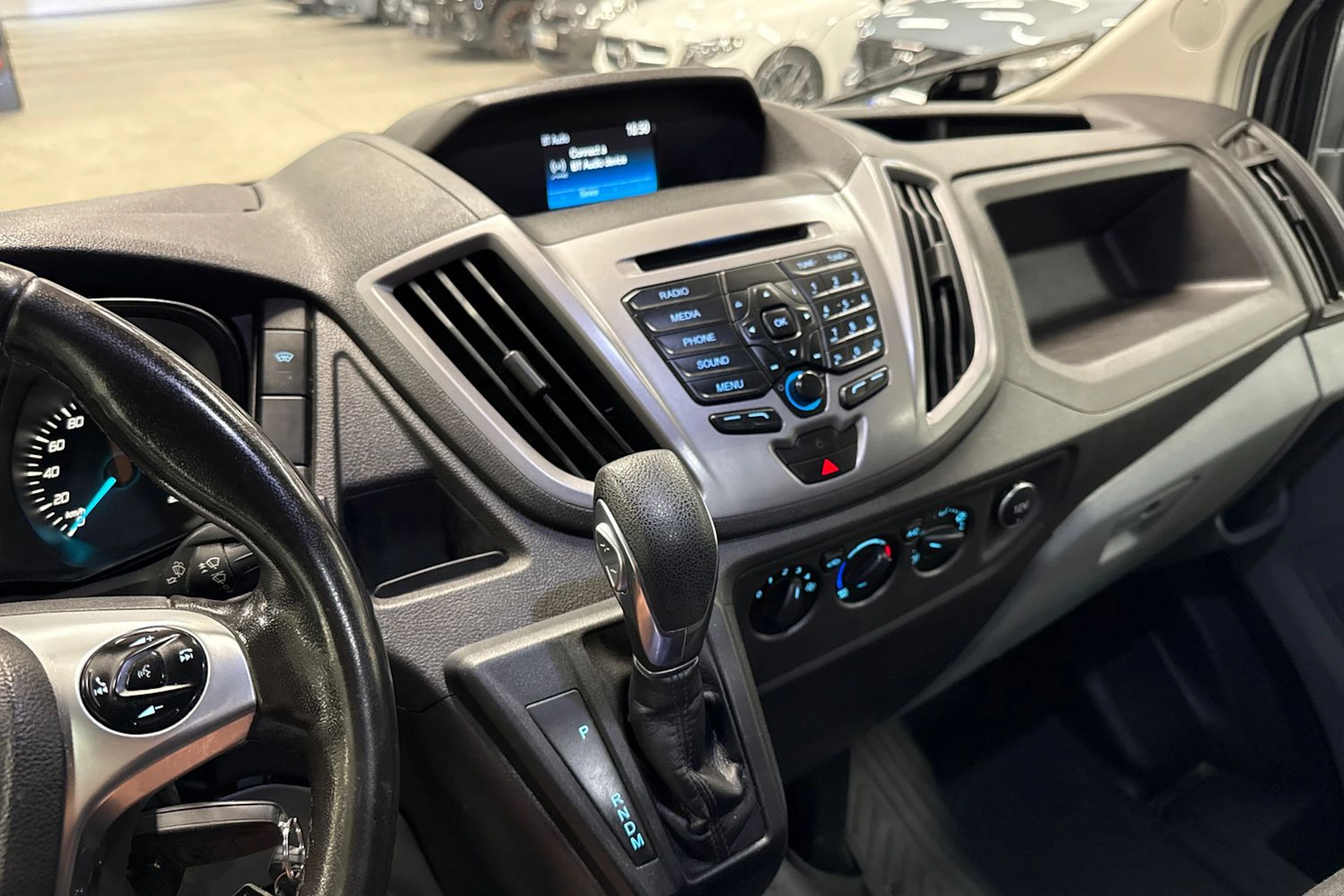 Harmaa Ford TRANSIT 2018 kuva 23.