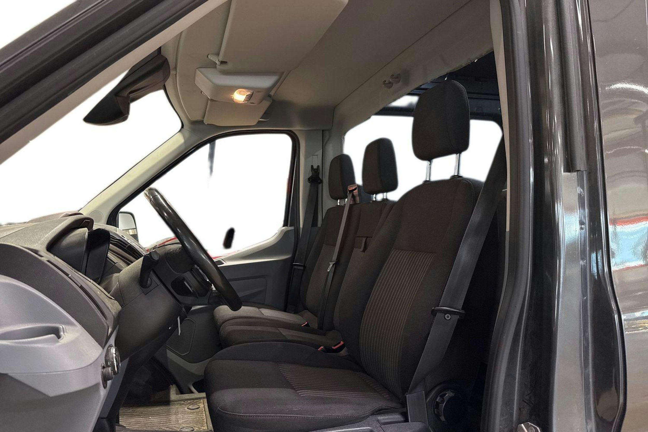 harmaa Ford Transit 2018 kuva 3.