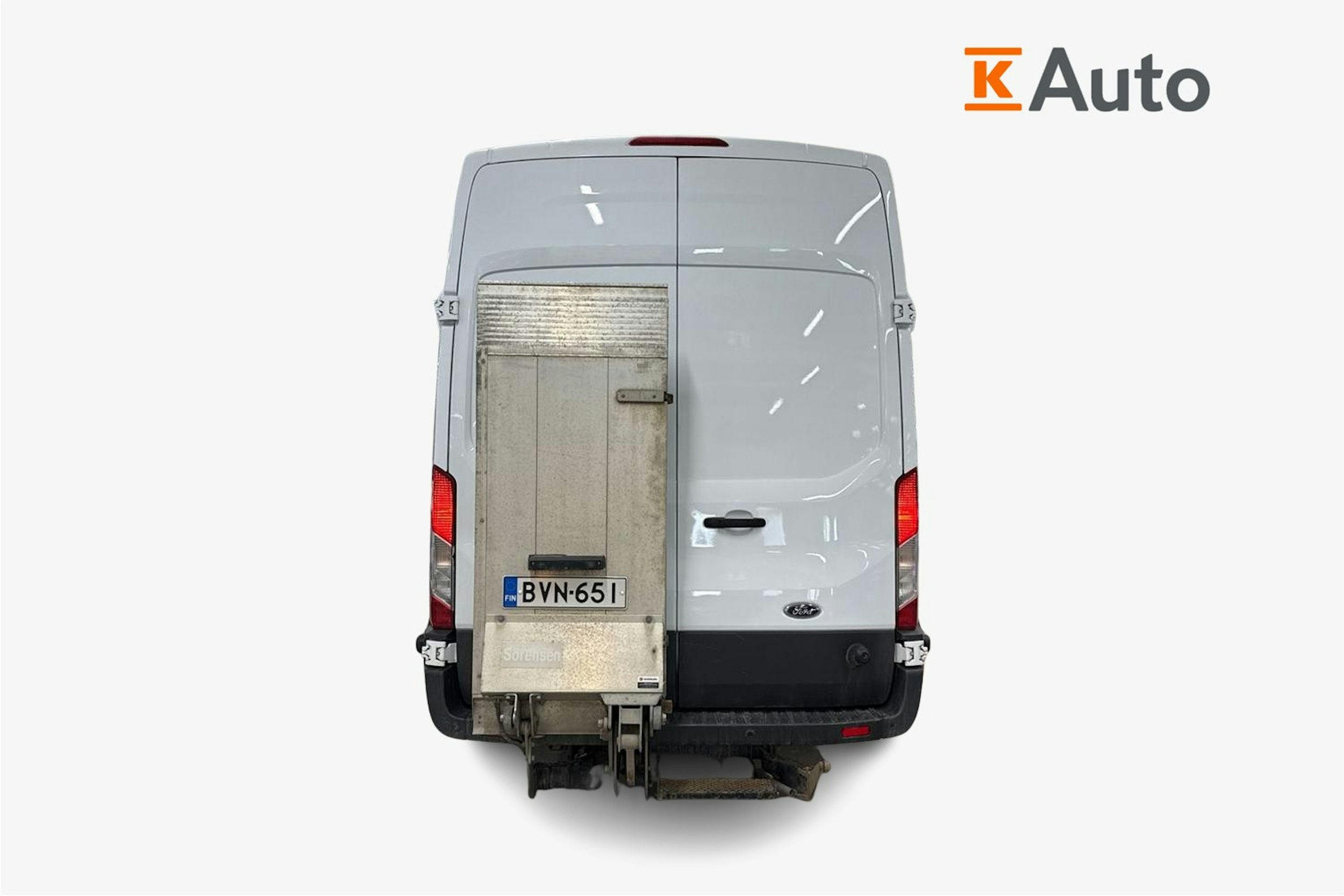 valkoinen Ford Transit 2019 kuva 3.