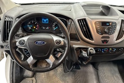 valkoinen Ford Transit 2019 kuva 8.