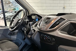 valkoinen Ford Transit 2019 kuva 14.
