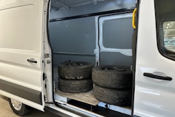 valkoinen Ford Transit 2019 kuva 15.