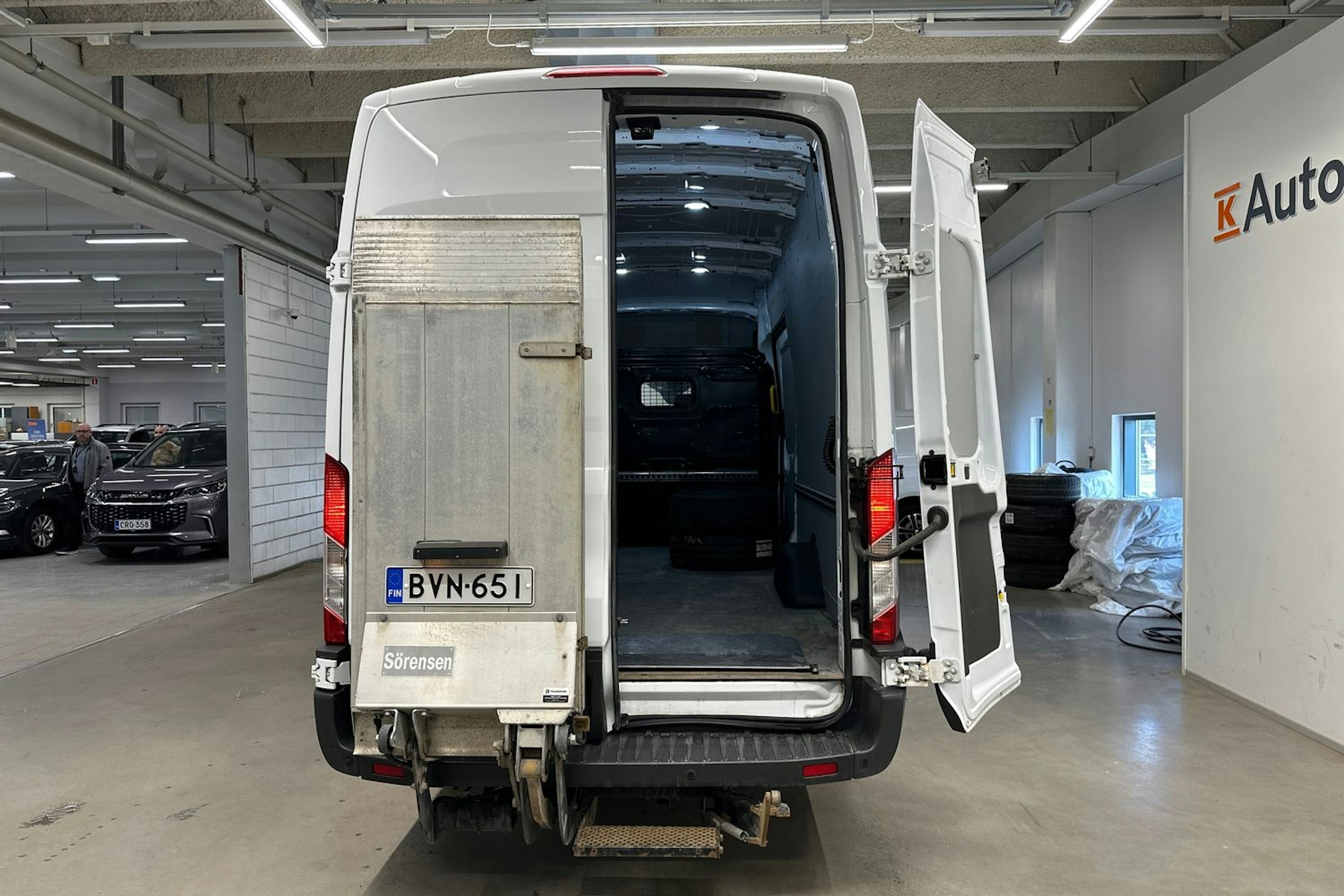 valkoinen Ford Transit 2019 kuva 17.