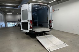 valkoinen Ford Transit 2019 kuva 18.