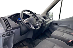 valkoinen Ford Transit 2019 kuva 3.