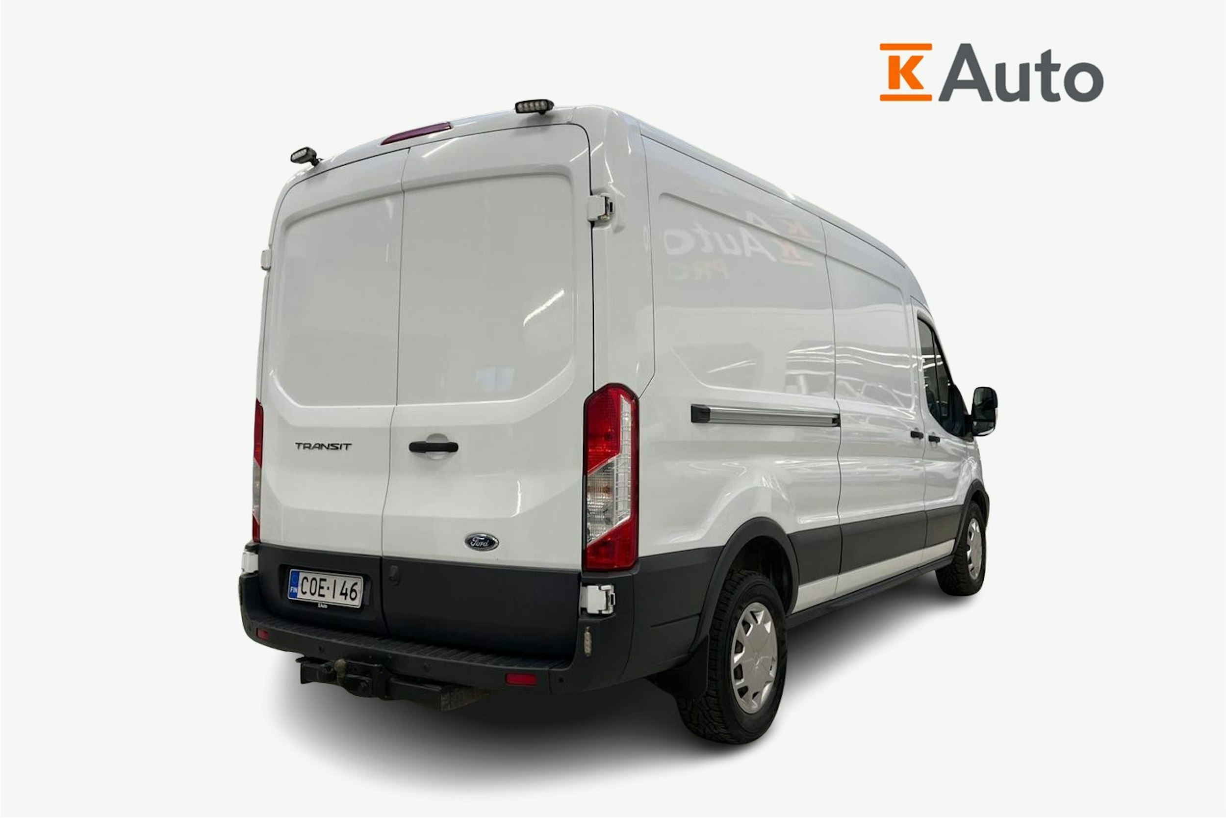 valkoinen Ford Transit 2019 kuva 3.