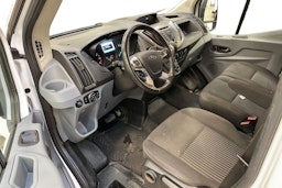 valkoinen Ford Transit 2019 kuva 8.