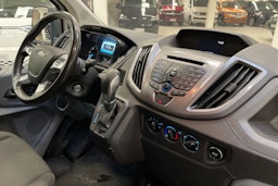 valkoinen Ford Transit 2019 kuva 13.