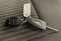 valkoinen Ford Transit 2019 kuva 15.