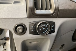 valkoinen Ford Transit 2019 kuva 22.