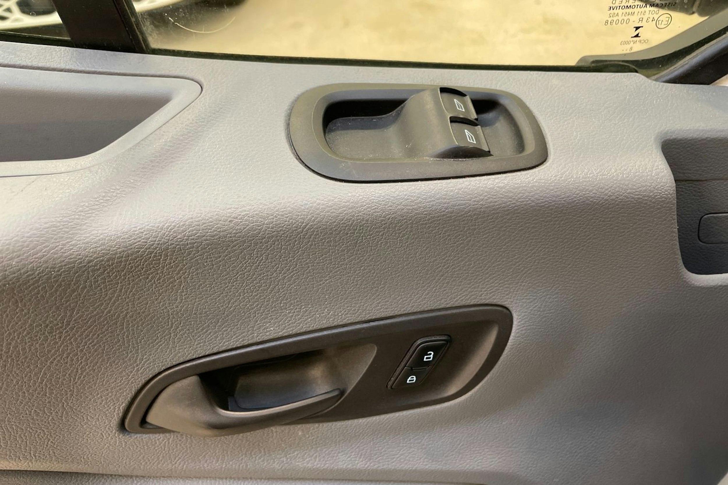 valkoinen Ford Transit 2019 kuva 23.