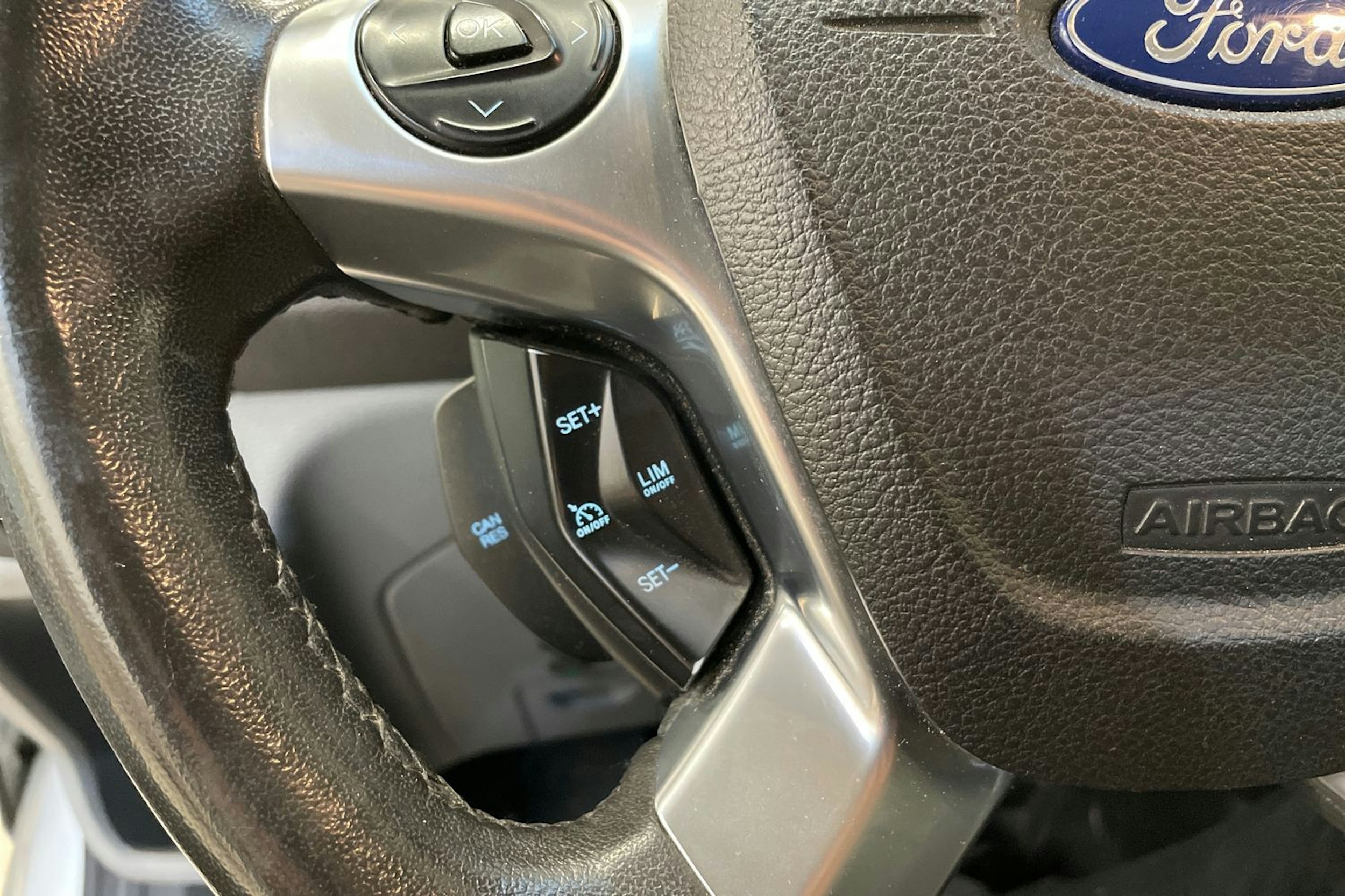 valkoinen Ford Transit 2019 kuva 24.