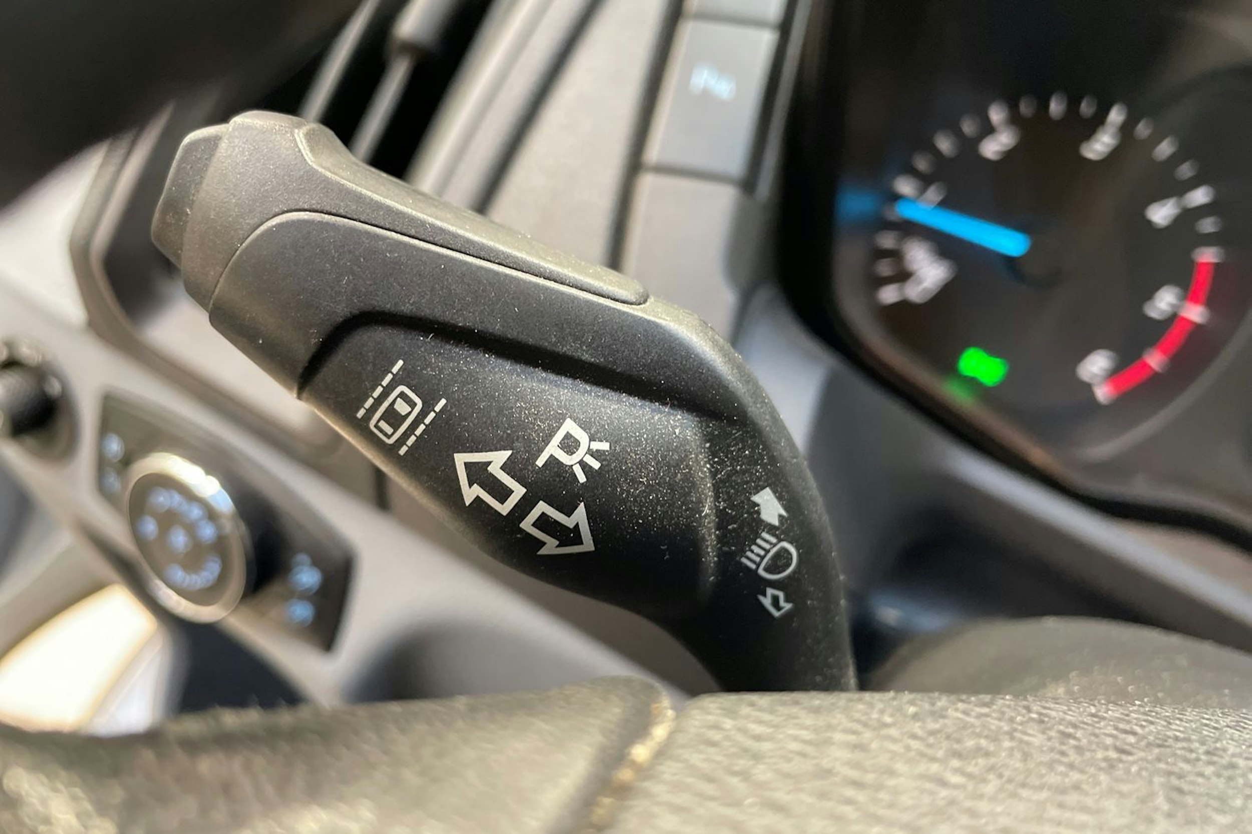 valkoinen Ford Transit 2019 kuva 26.