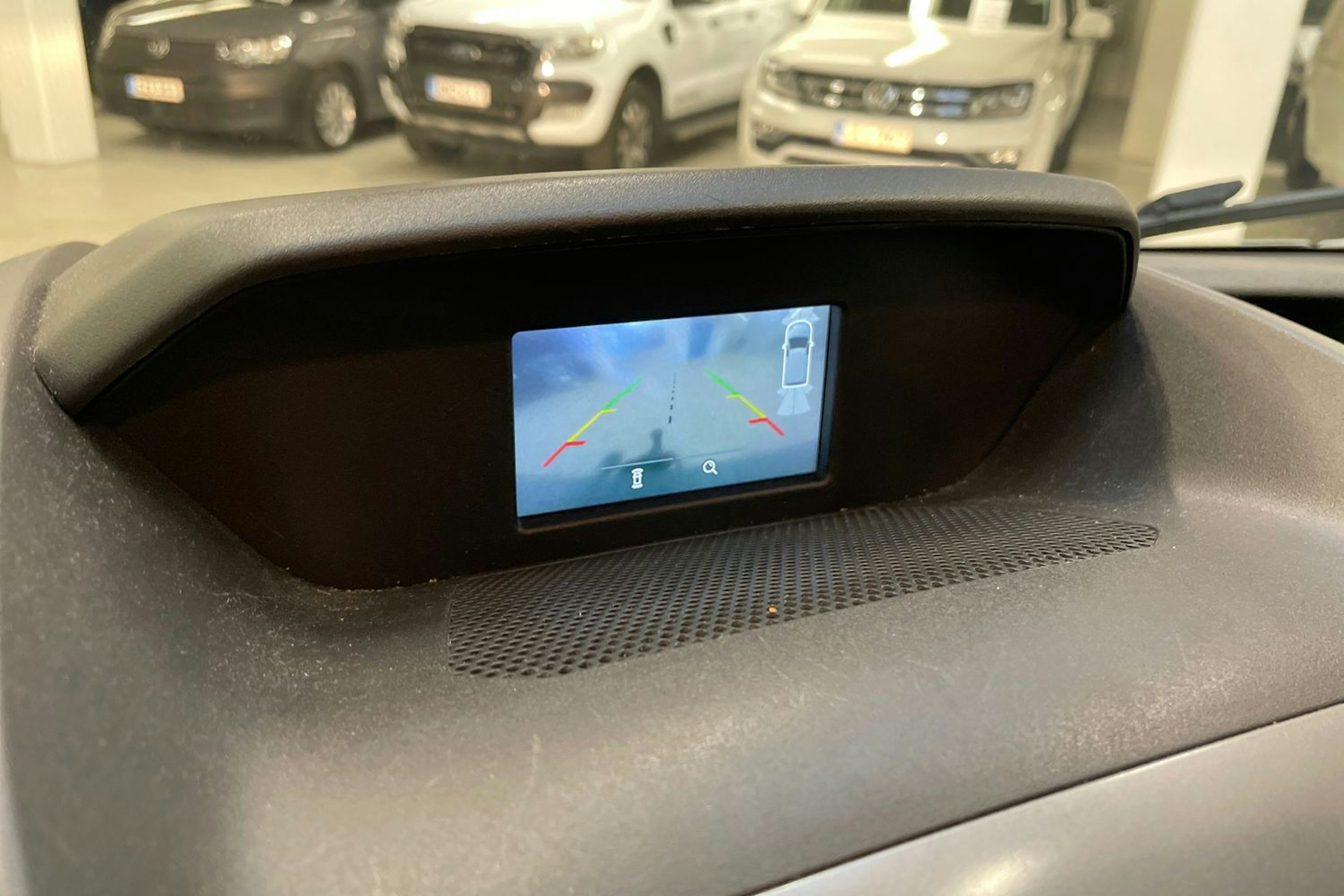 valkoinen Ford Transit 2019 kuva 29.