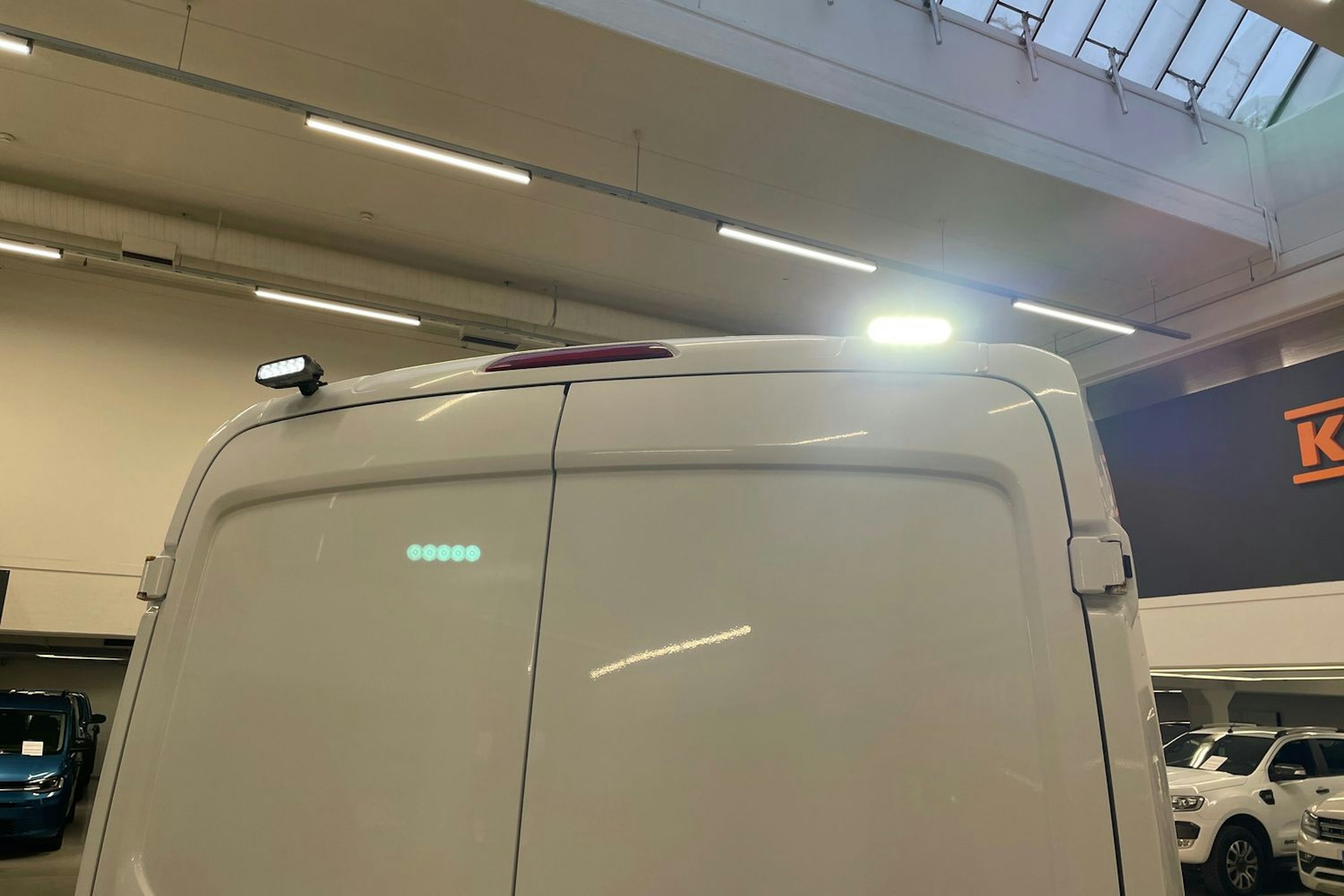 valkoinen Ford Transit 2019 kuva 32.